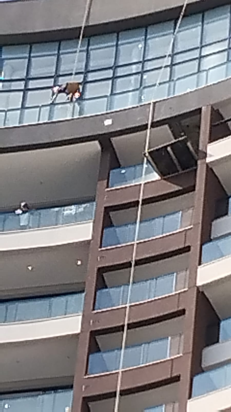 Limpeza fachada de vidro